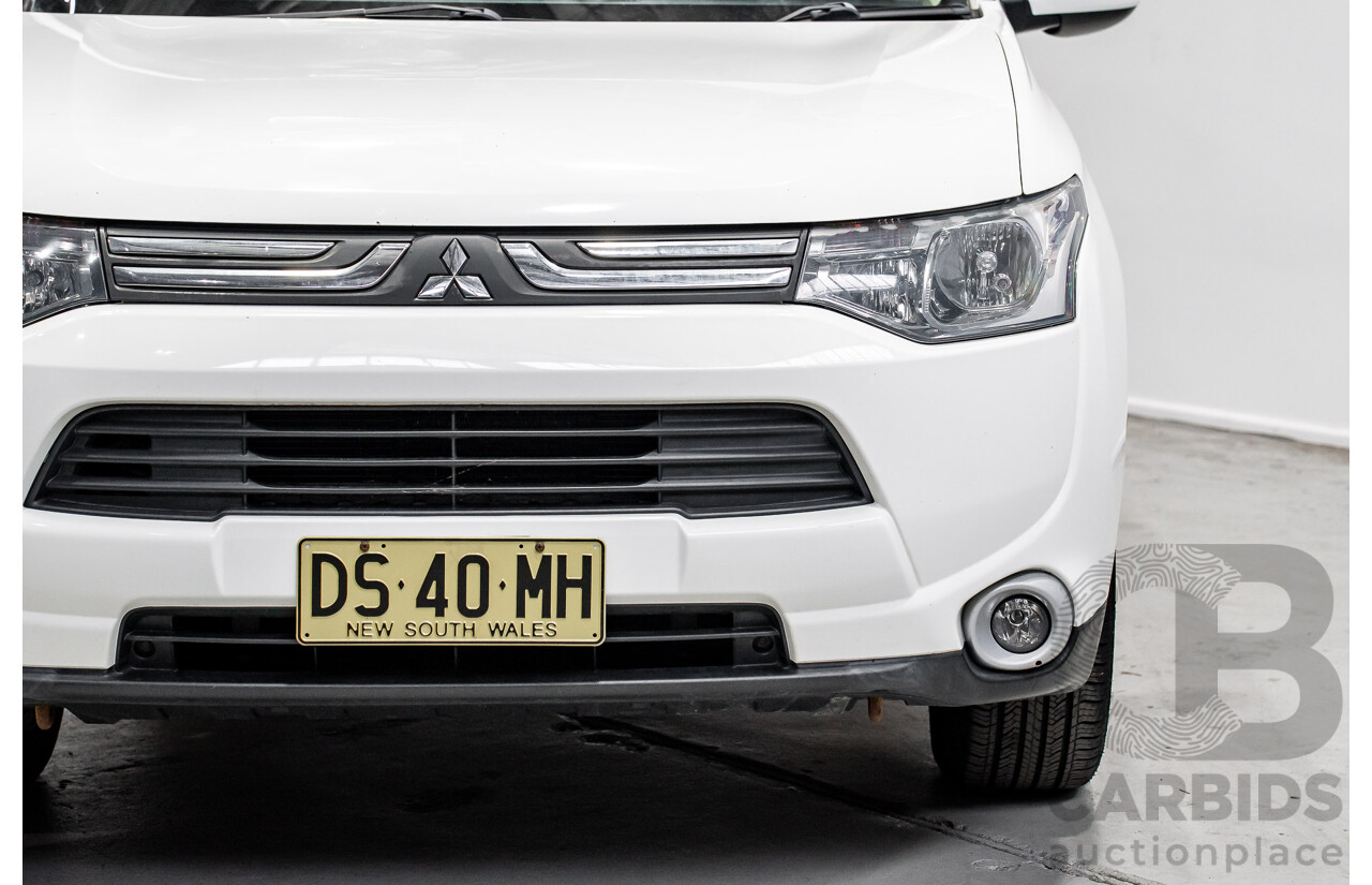 11/2013 Mitsubishi Outlander LS ZJ 4d Wagon White 2.0L