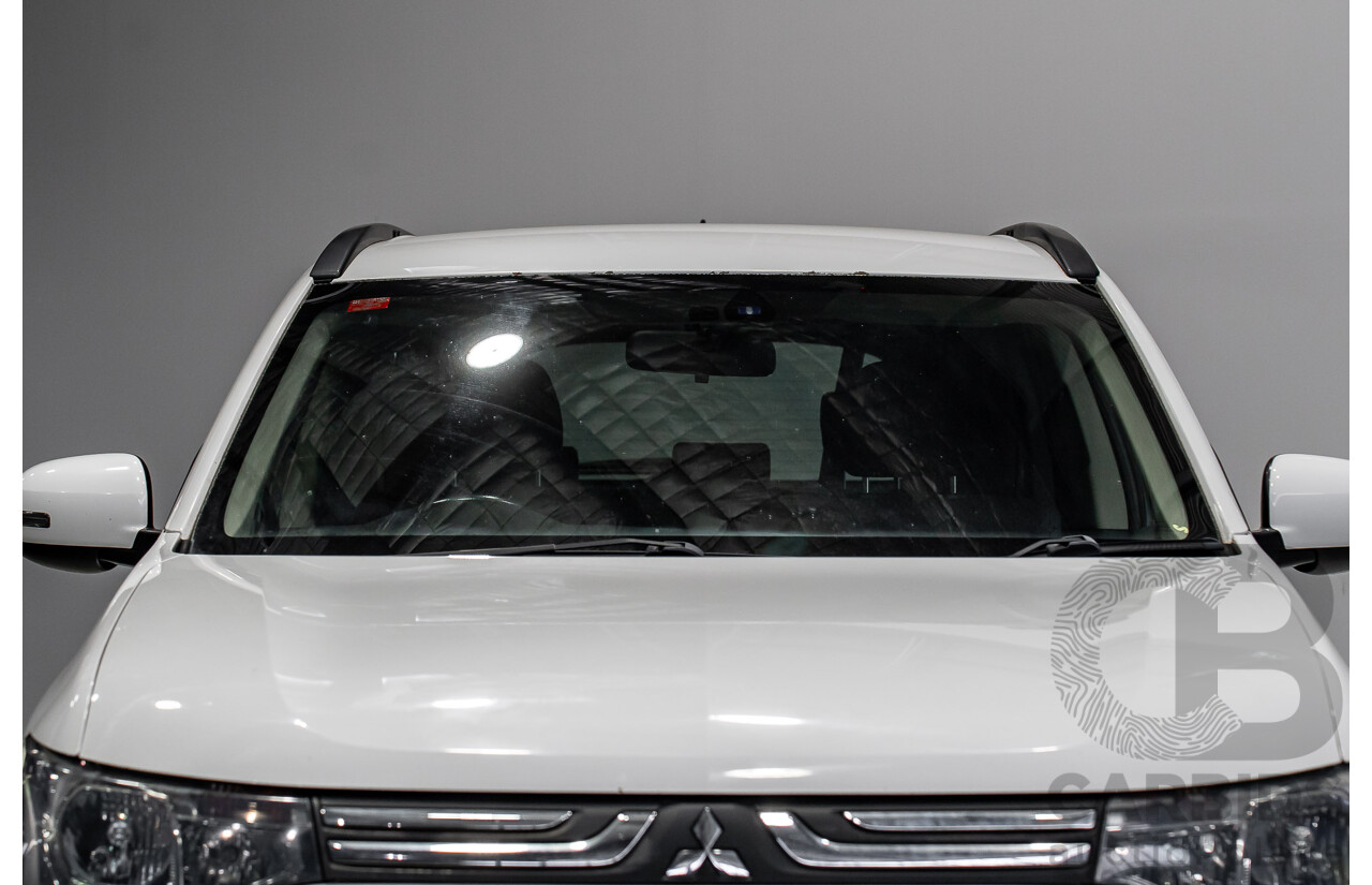 11/2013 Mitsubishi Outlander LS ZJ 4d Wagon White 2.0L