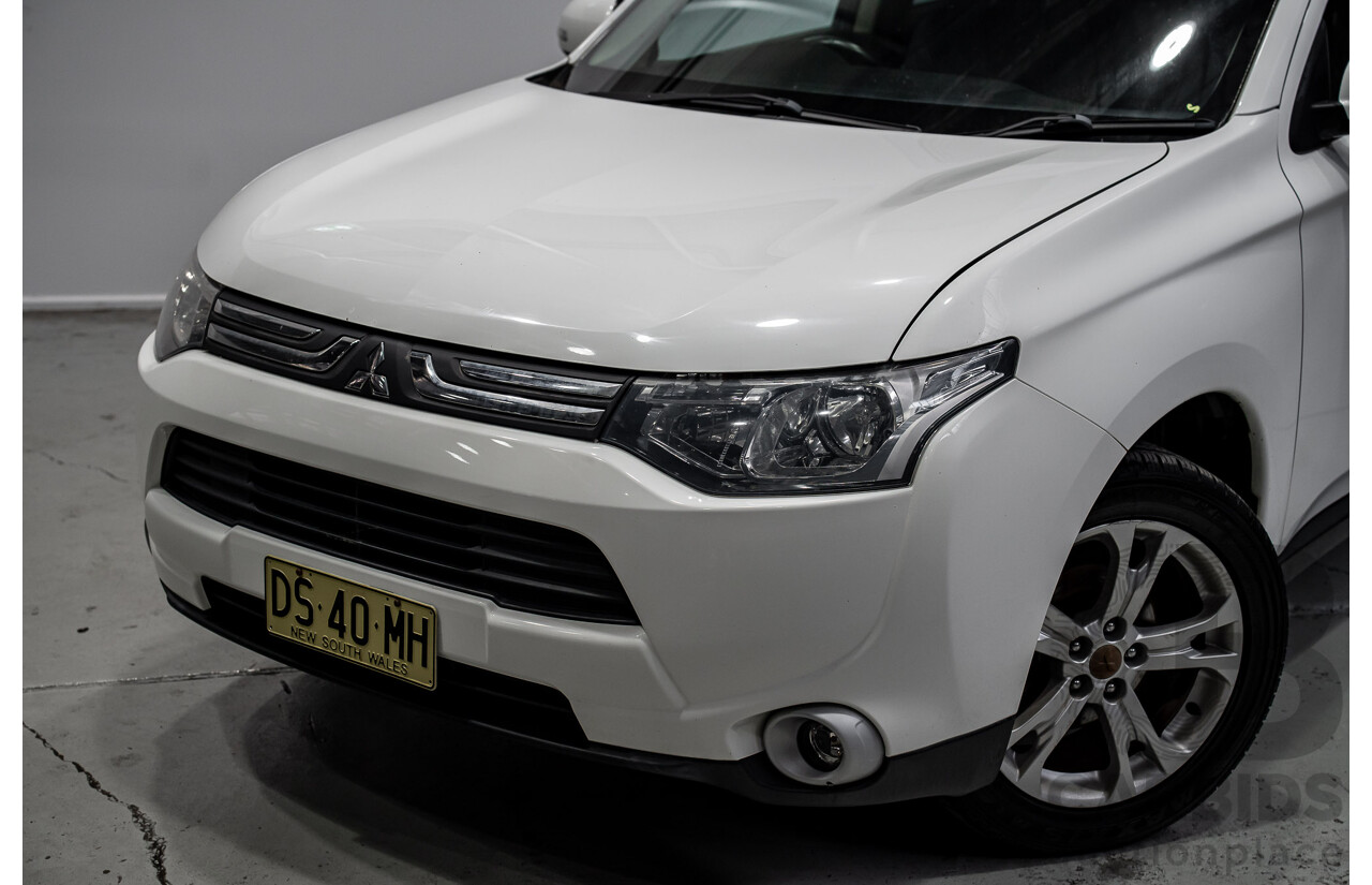 11/2013 Mitsubishi Outlander LS ZJ 4d Wagon White 2.0L