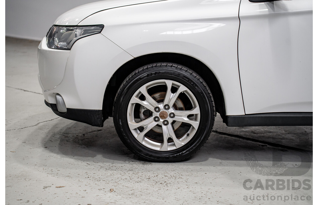11/2013 Mitsubishi Outlander LS ZJ 4d Wagon White 2.0L