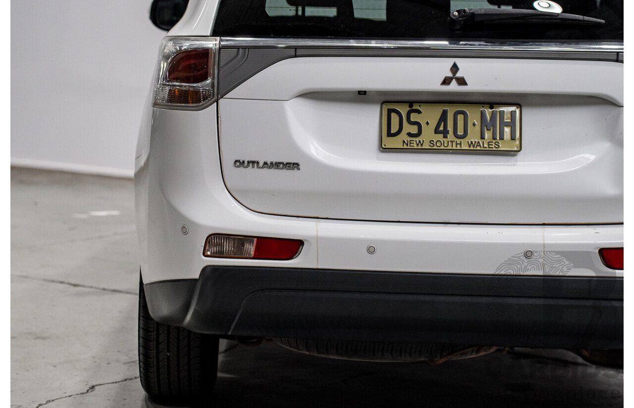 11/2013 Mitsubishi Outlander LS ZJ 4d Wagon White 2.0L