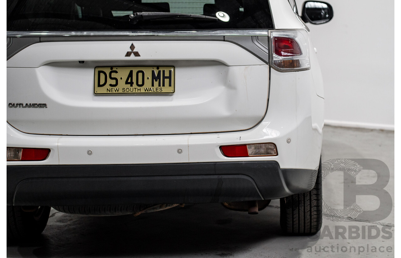 11/2013 Mitsubishi Outlander LS ZJ 4d Wagon White 2.0L