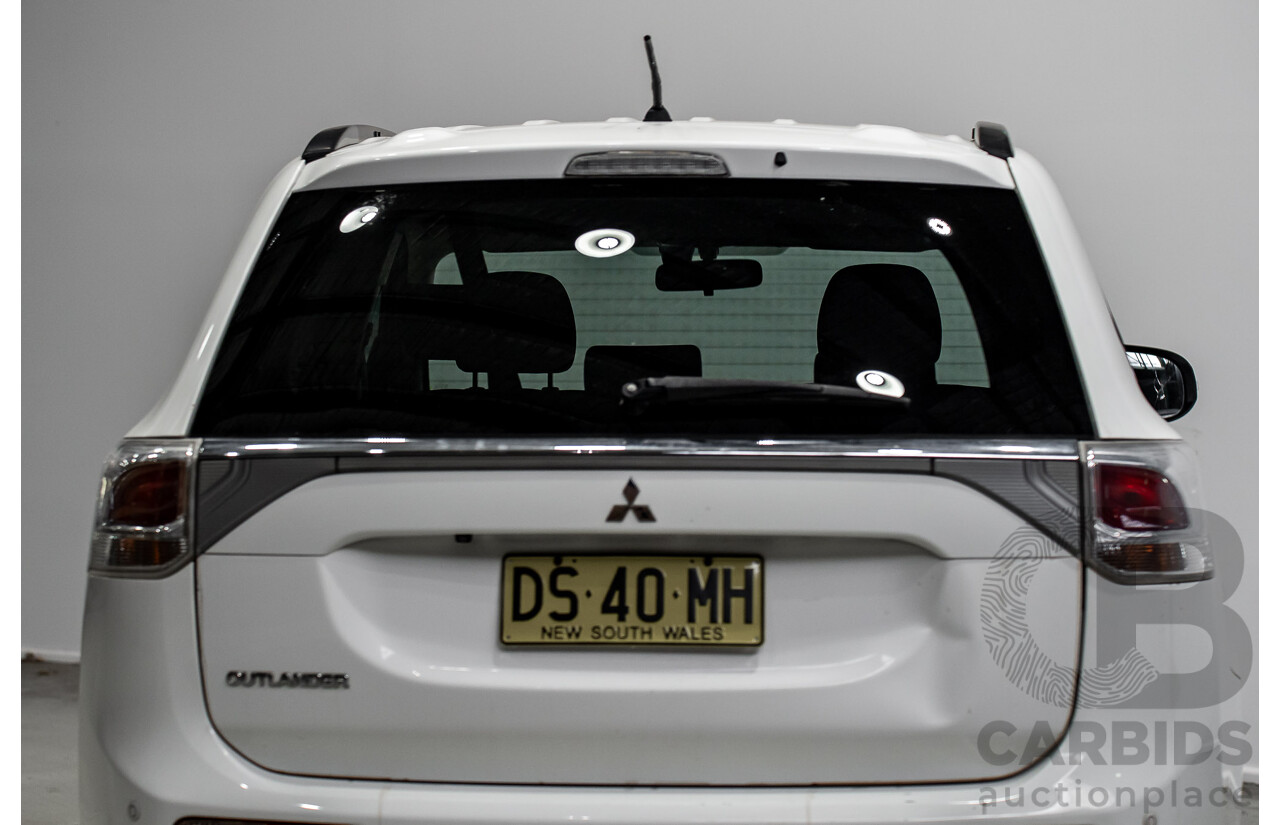 11/2013 Mitsubishi Outlander LS ZJ 4d Wagon White 2.0L