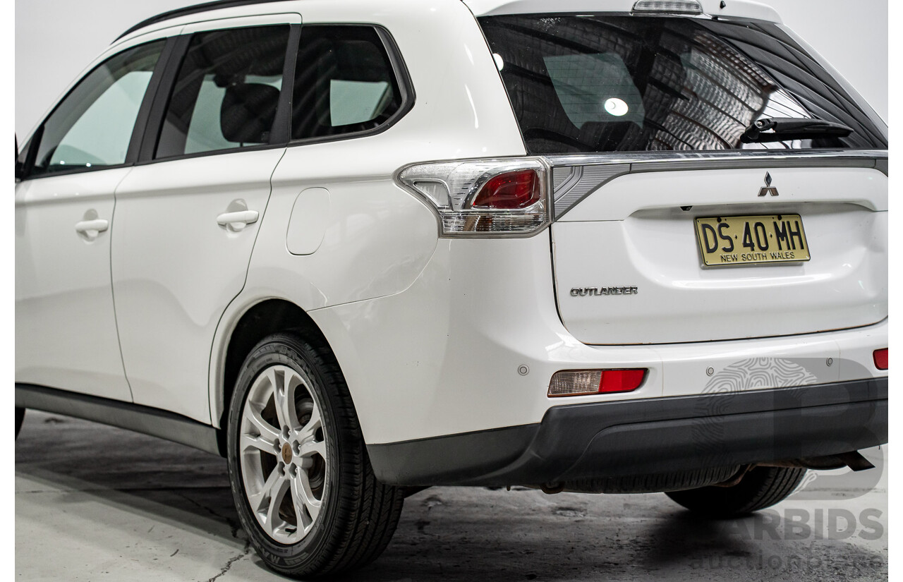 11/2013 Mitsubishi Outlander LS ZJ 4d Wagon White 2.0L
