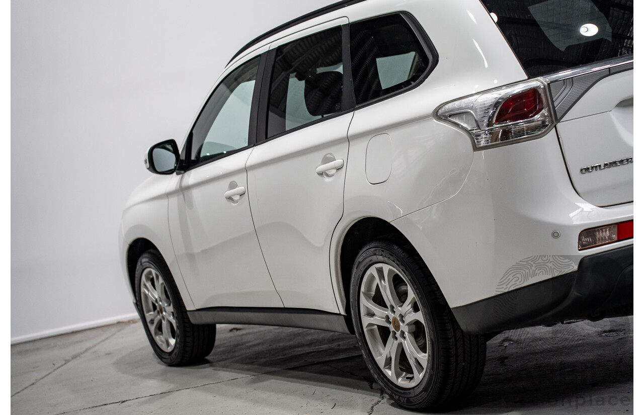 11/2013 Mitsubishi Outlander LS ZJ 4d Wagon White 2.0L