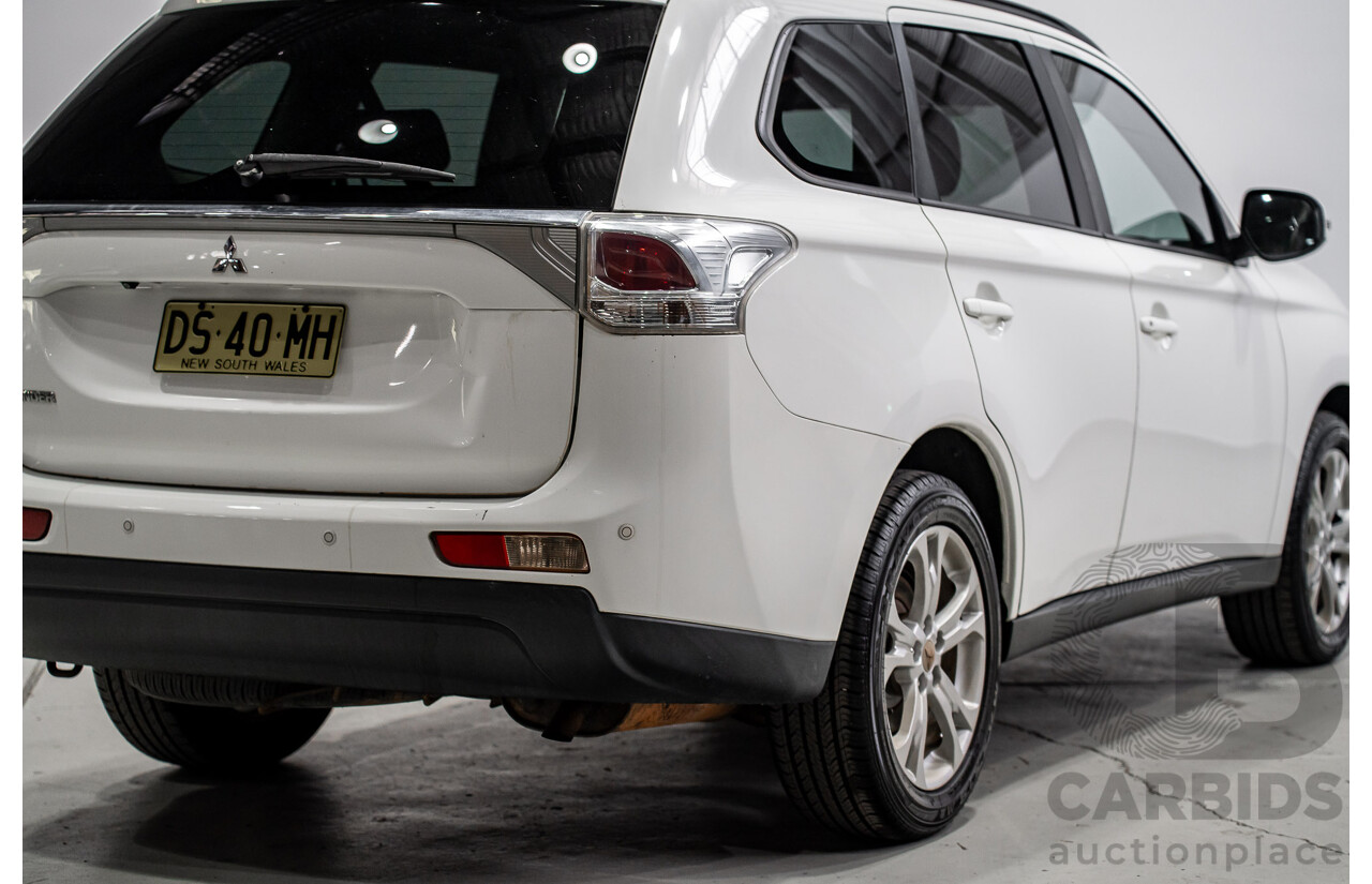 11/2013 Mitsubishi Outlander LS ZJ 4d Wagon White 2.0L