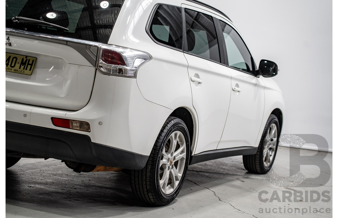 11/2013 Mitsubishi Outlander LS ZJ 4d Wagon White 2.0L