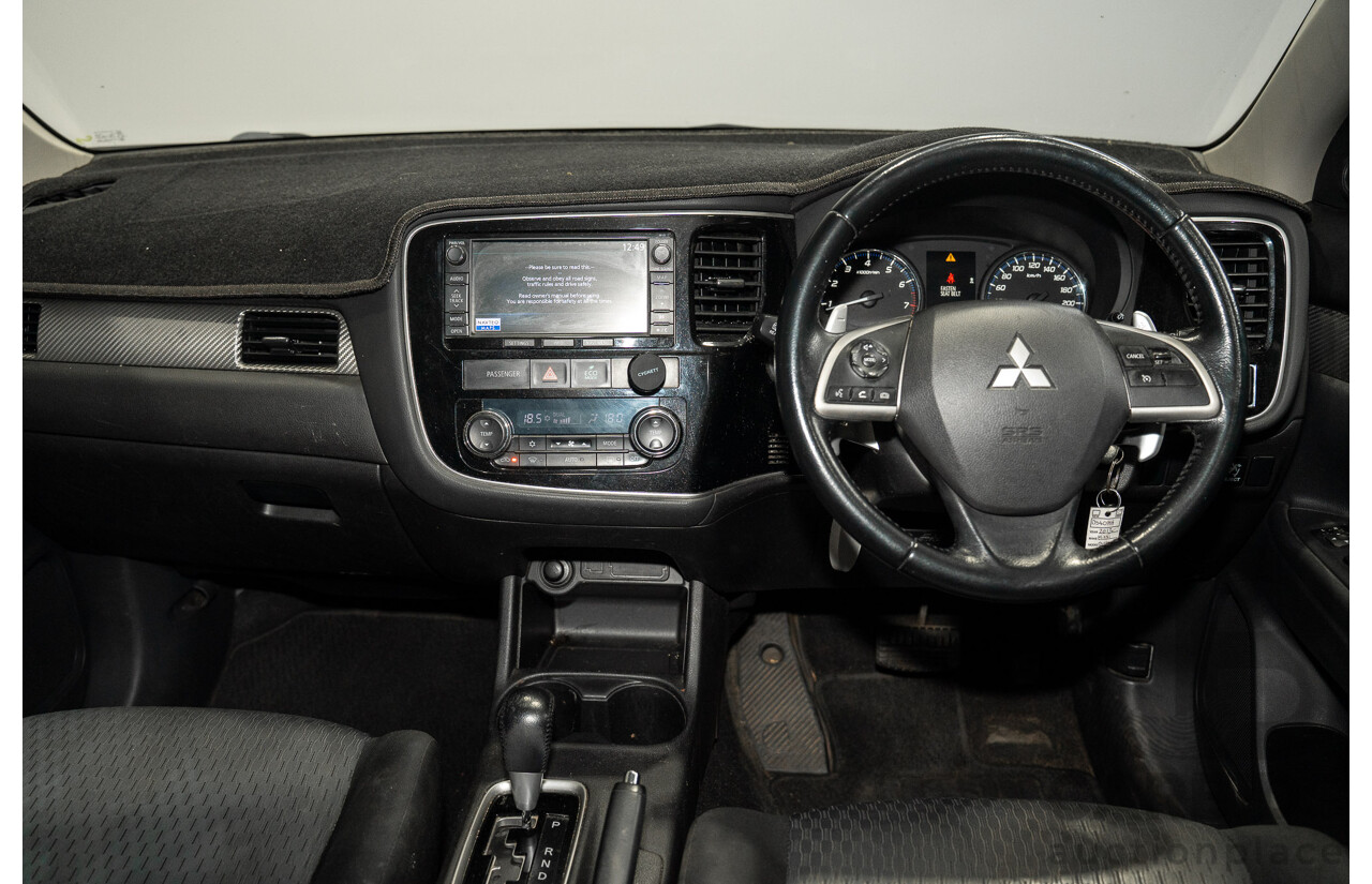 11/2013 Mitsubishi Outlander LS ZJ 4d Wagon White 2.0L