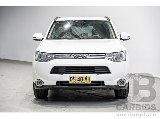 11/2013 Mitsubishi Outlander LS ZJ 4d Wagon White 2.0L