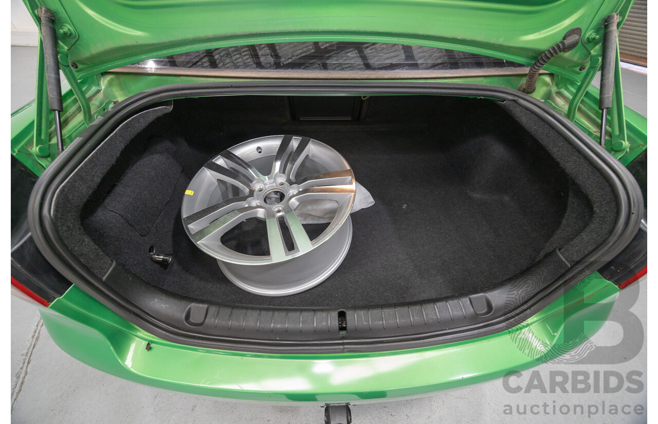 01/2008 Holden Commodore SS VE MY08 4d Sedan Atomic Green V8 6.0L