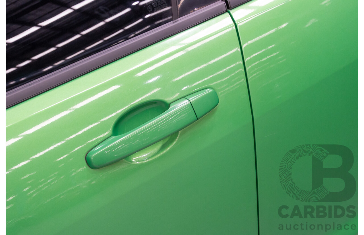01/2008 Holden Commodore SS VE MY08 4d Sedan Atomic Green V8 6.0L