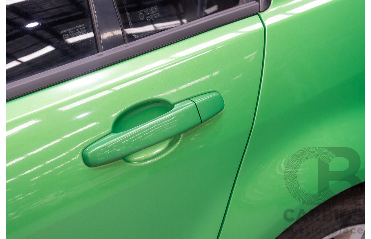 01/2008 Holden Commodore SS VE MY08 4d Sedan Atomic Green V8 6.0L