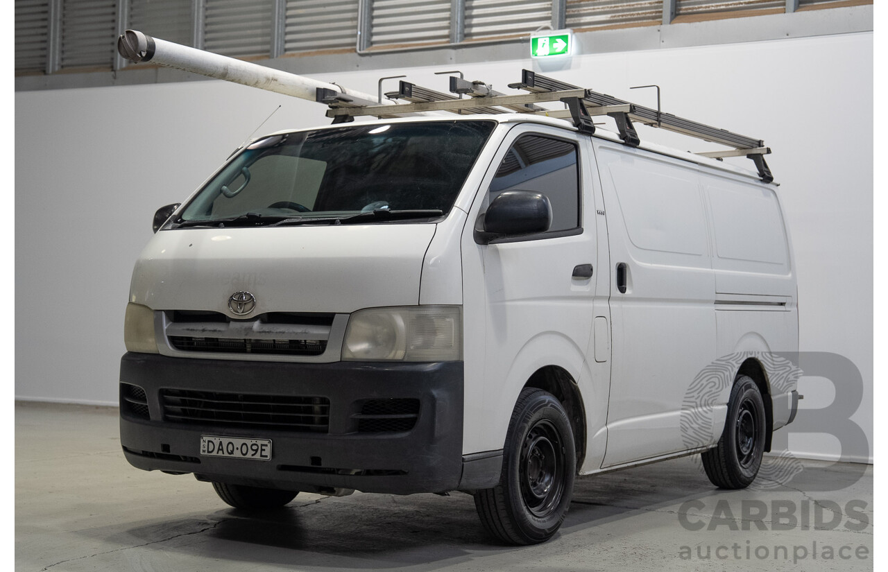 11/2005 Toyota Hiace LWB TRH201R 4d Van White 2.7L