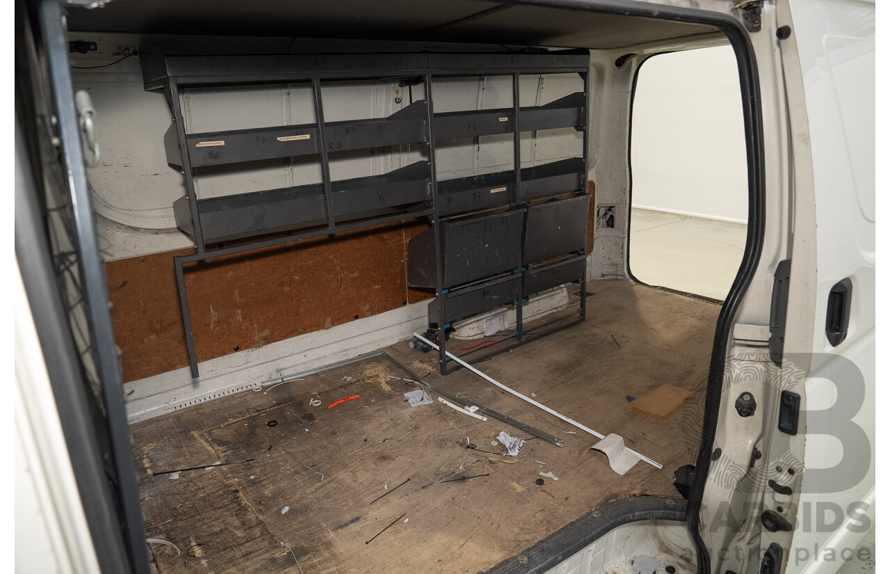 11/2005 Toyota Hiace LWB TRH201R 4d Van White 2.7L