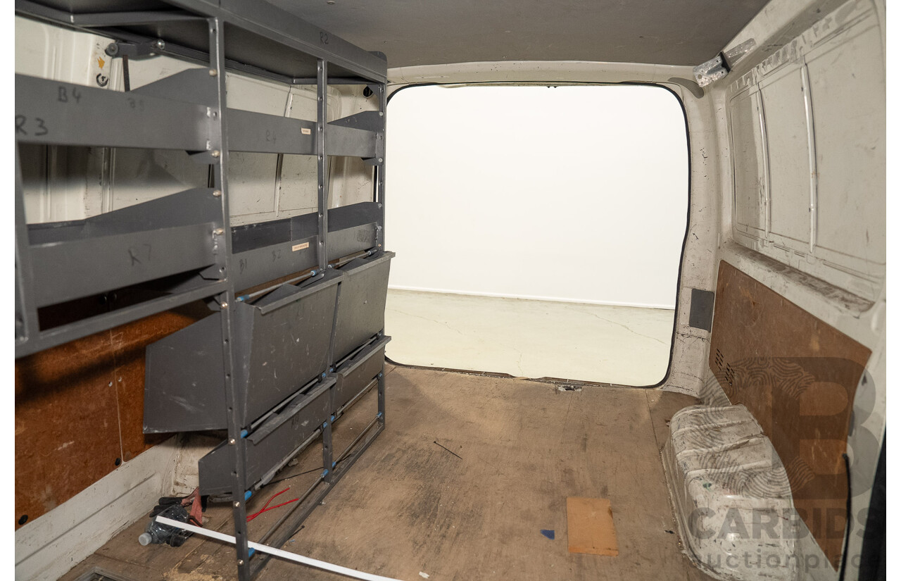 11/2005 Toyota Hiace LWB TRH201R 4d Van White 2.7L