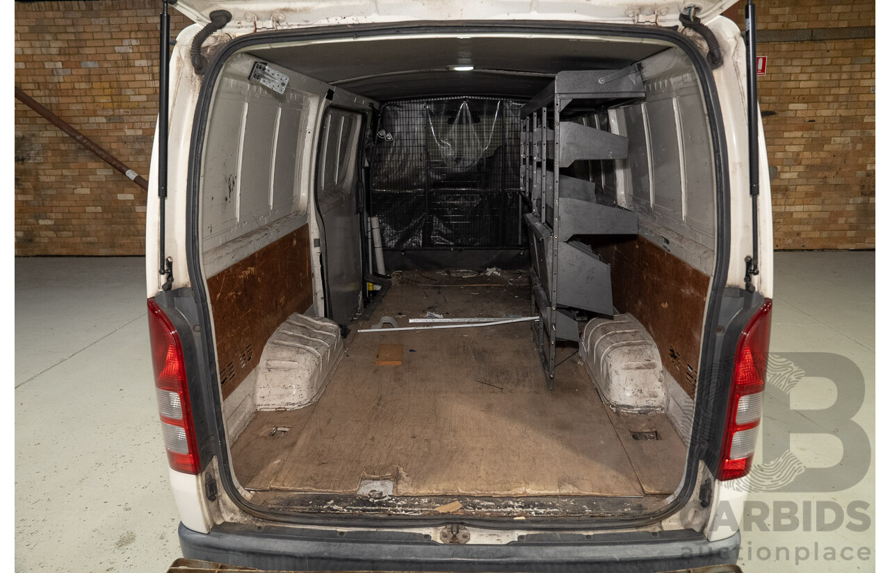 11/2005 Toyota Hiace LWB TRH201R 4d Van White 2.7L