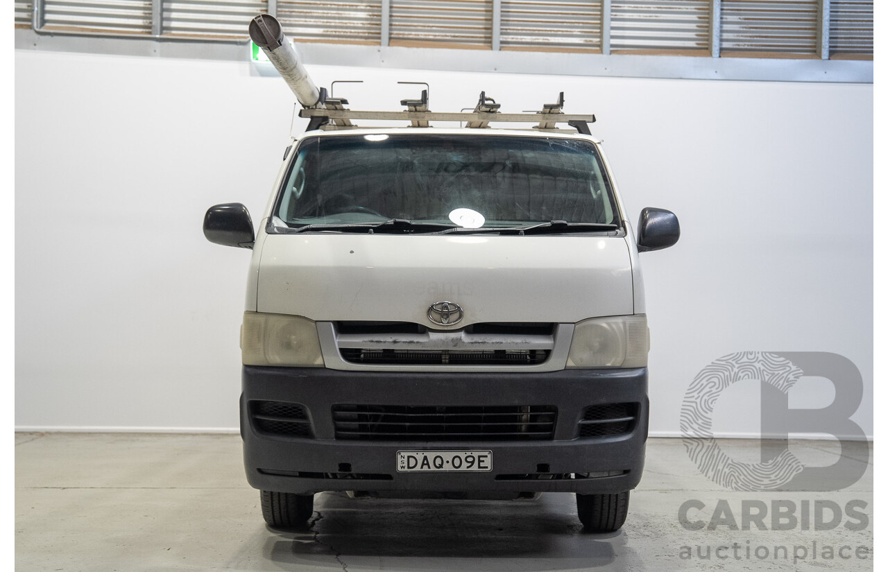 11/2005 Toyota Hiace LWB TRH201R 4d Van White 2.7L