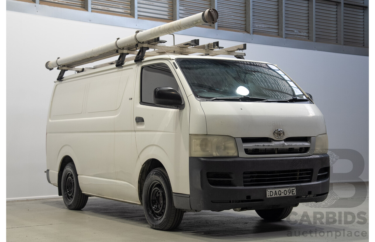 11/2005 Toyota Hiace LWB TRH201R 4d Van White 2.7L
