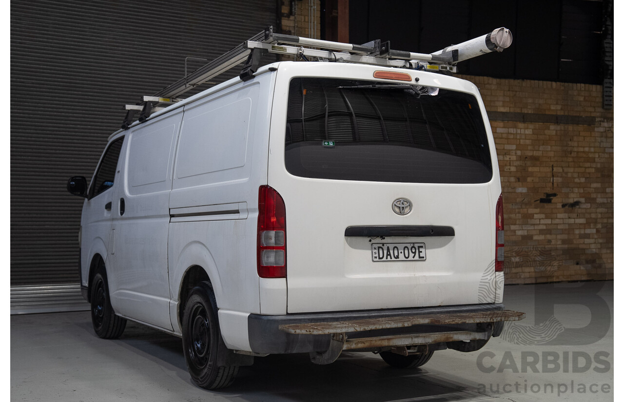 11/2005 Toyota Hiace LWB TRH201R 4d Van White 2.7L