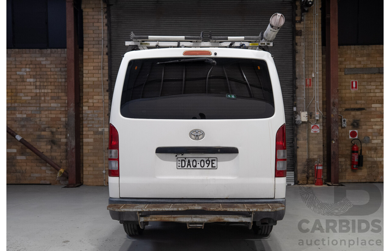 11/2005 Toyota Hiace LWB TRH201R 4d Van White 2.7L