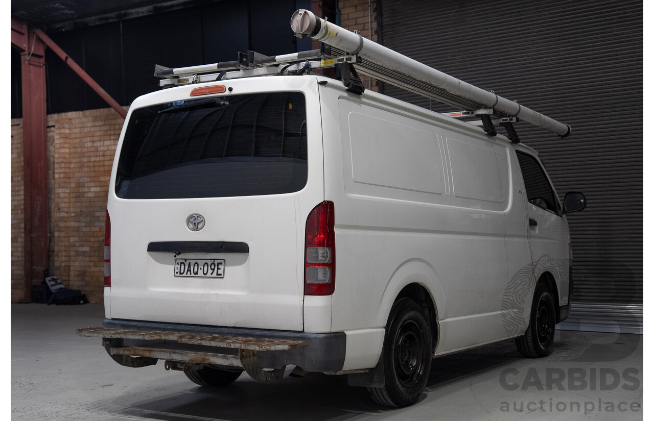 11/2005 Toyota Hiace LWB TRH201R 4d Van White 2.7L