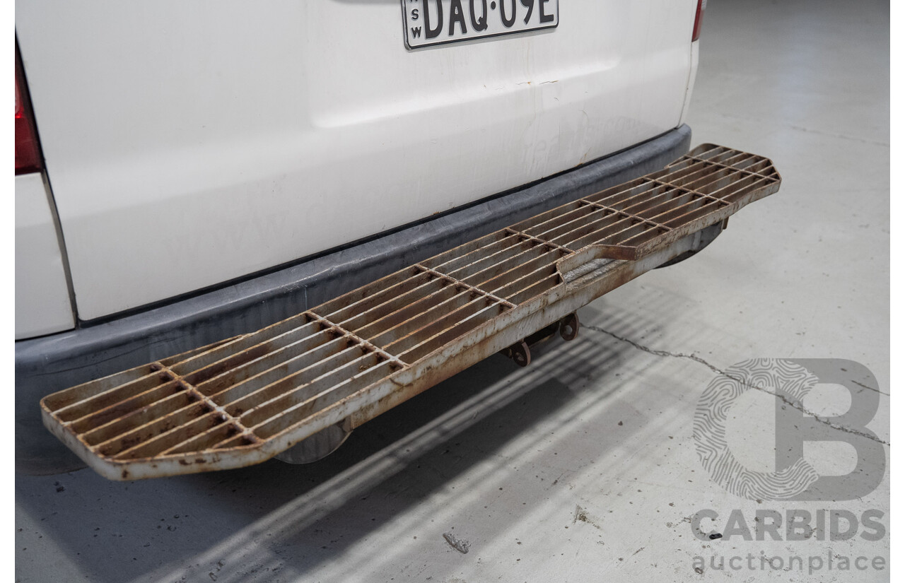 11/2005 Toyota Hiace LWB TRH201R 4d Van White 2.7L