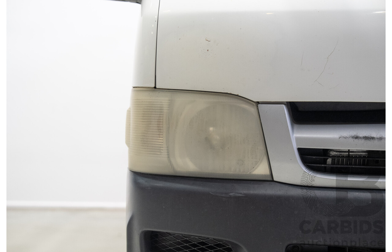11/2005 Toyota Hiace LWB TRH201R 4d Van White 2.7L