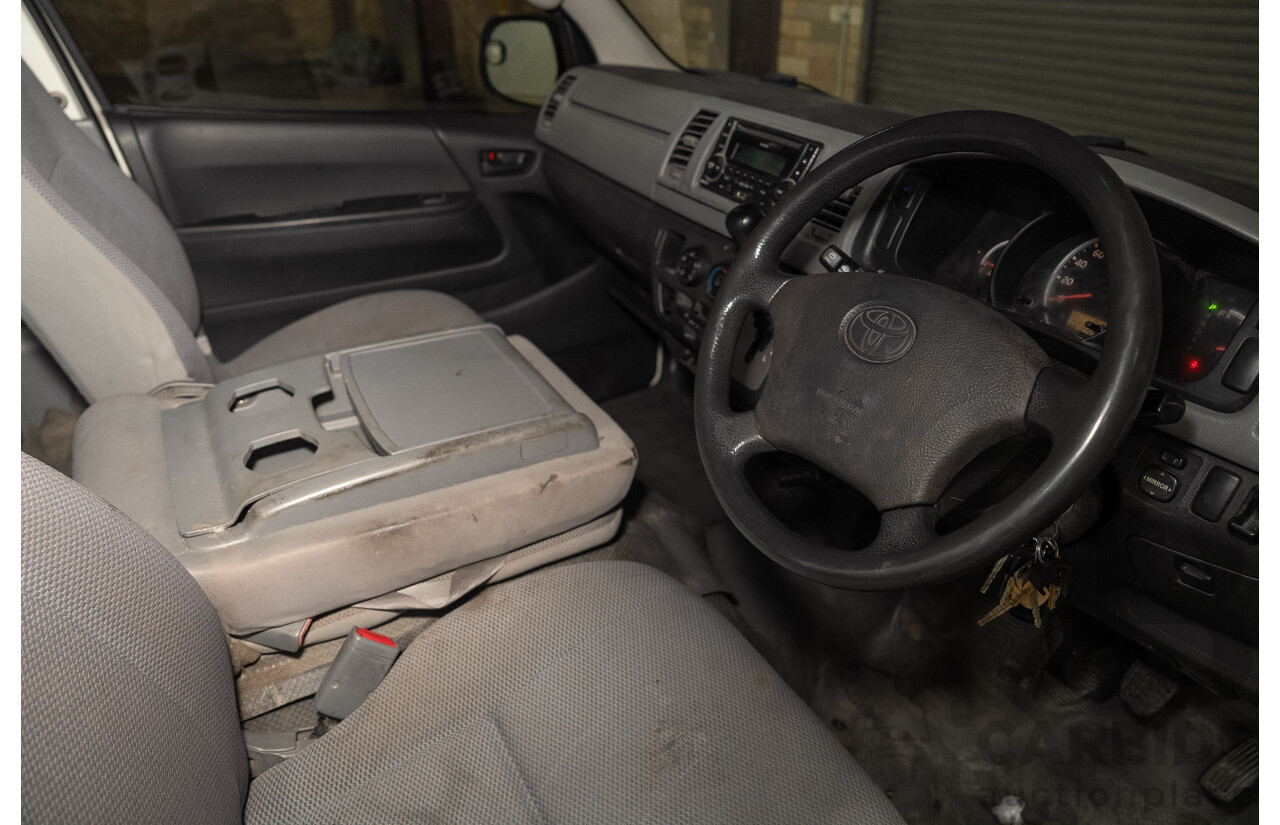11/2005 Toyota Hiace LWB TRH201R 4d Van White 2.7L