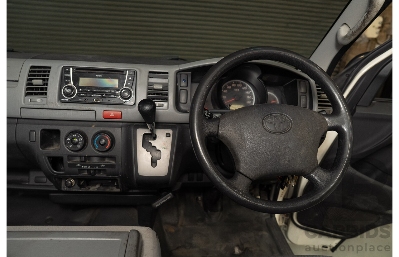11/2005 Toyota Hiace LWB TRH201R 4d Van White 2.7L