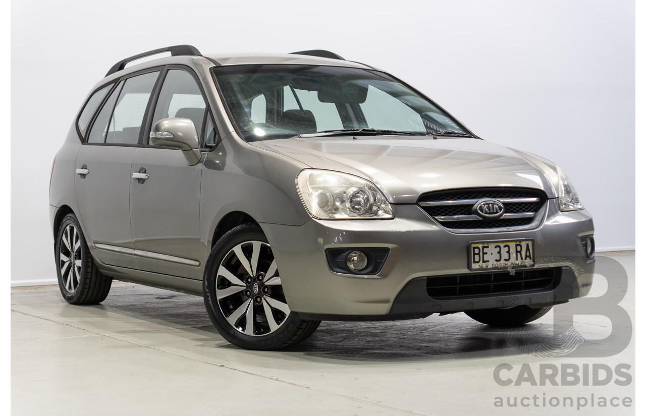 01/2010 Kia Rondo EX UN MY10 4d Wagon Titanium Silver 2.0L - 7 Seater