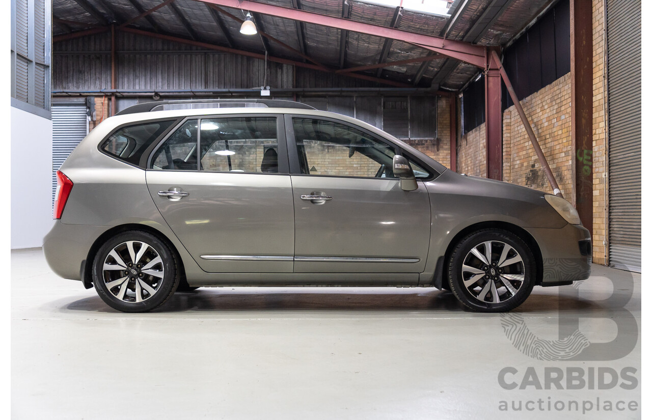 01/2010 Kia Rondo EX UN MY10 4d Wagon Titanium Silver 2.0L - 7 Seater