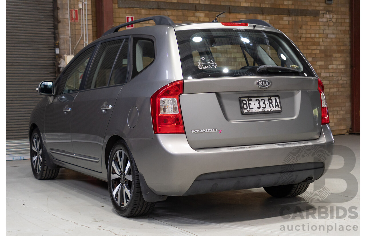 01/2010 Kia Rondo EX UN MY10 4d Wagon Titanium Silver 2.0L - 7 Seater