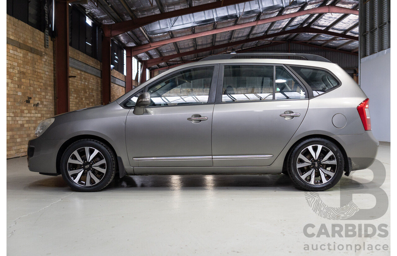 01/2010 Kia Rondo EX UN MY10 4d Wagon Titanium Silver 2.0L - 7 Seater
