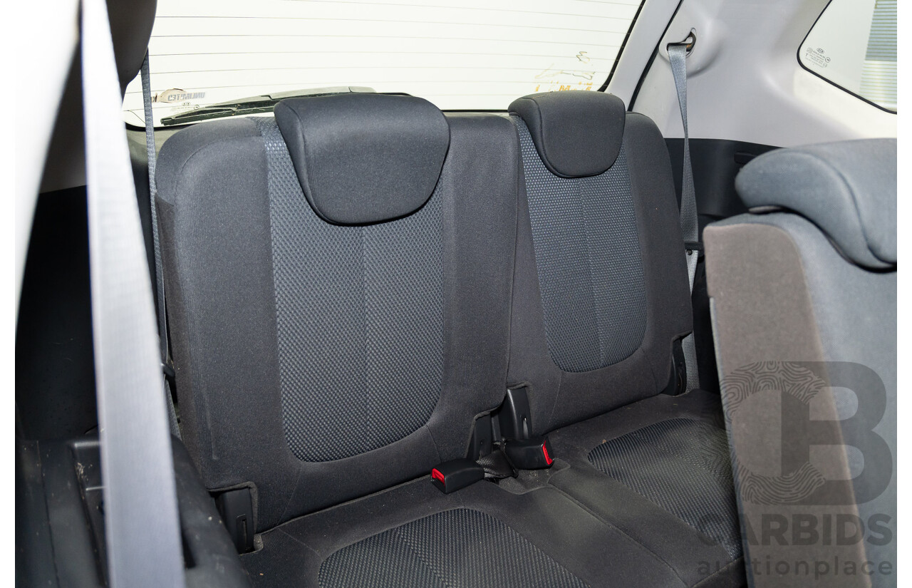01/2010 Kia Rondo EX UN MY10 4d Wagon Titanium Silver 2.0L - 7 Seater