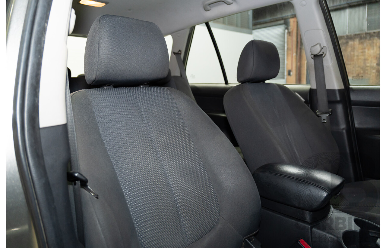 01/2010 Kia Rondo EX UN MY10 4d Wagon Titanium Silver 2.0L - 7 Seater