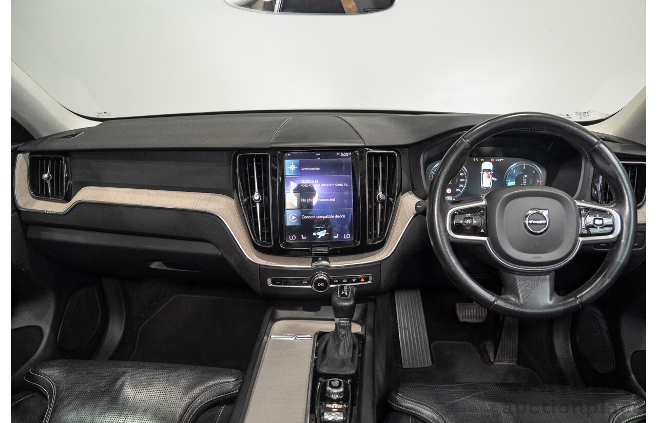 11/2017 Volvo XC60 D4 Inscription (AWD) 246 MY18 4d Wagon Ice White Turbo Diesel 2.0L