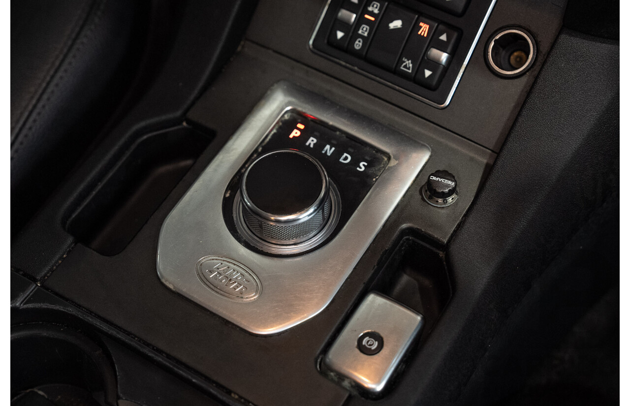 07/2014 Land Rover Discovery 4 3.0 TDV6 (4x4) MY14 4d Wagon Indus Silver Twin Turbo Diesel V6 3.0L - 7 Seater