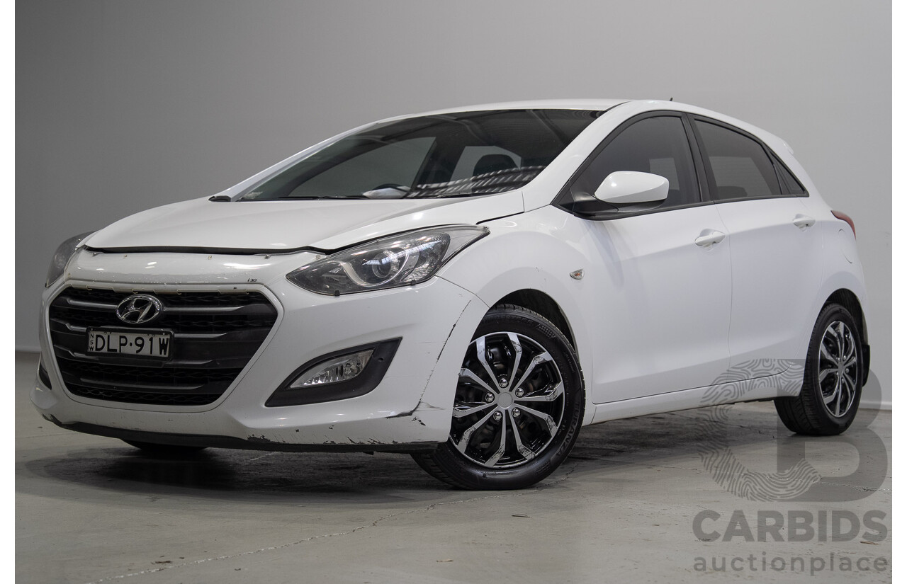 10/2016 Hyundai I30 Active CRDi GD4 Series 2 5d Hatchback White Turbo Diesel 1.6L