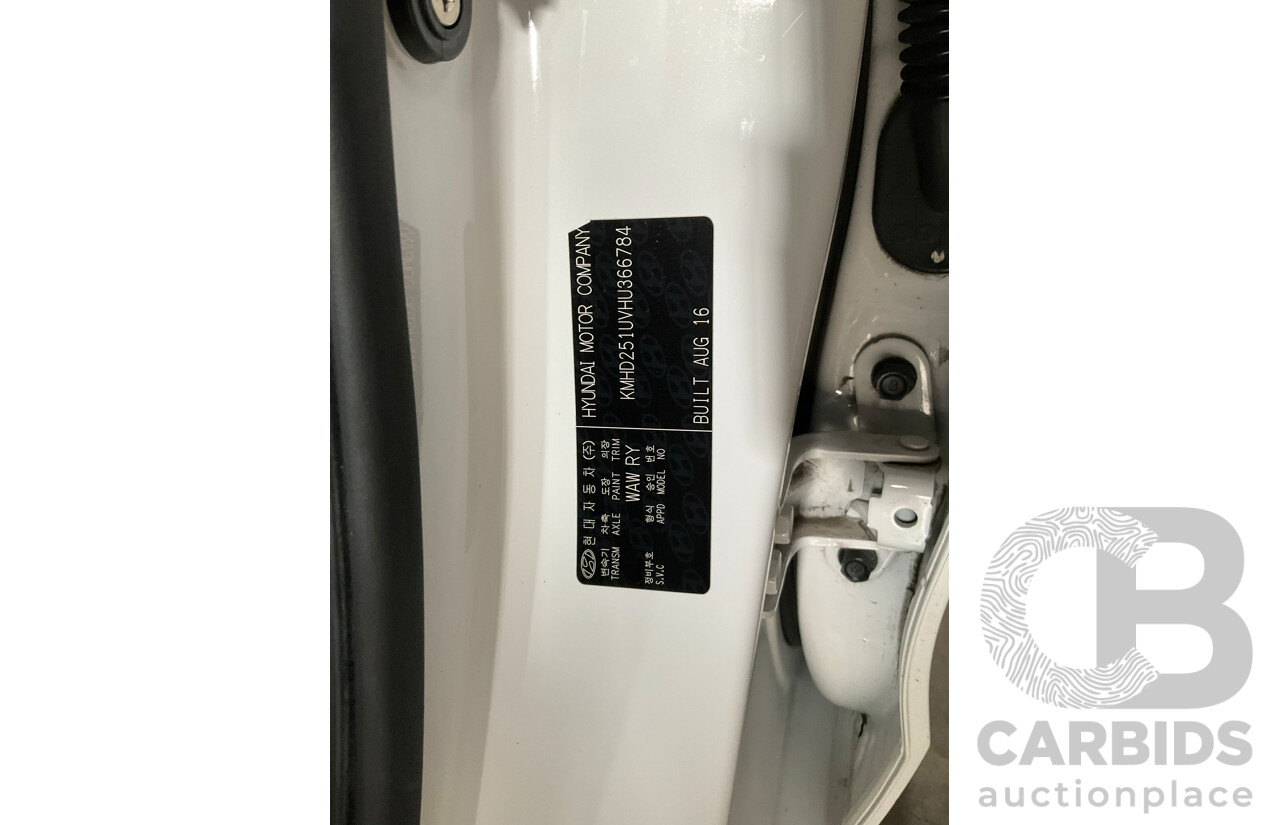 10/2016 Hyundai I30 Active CRDi GD4 Series 2 5d Hatchback White Turbo Diesel 1.6L