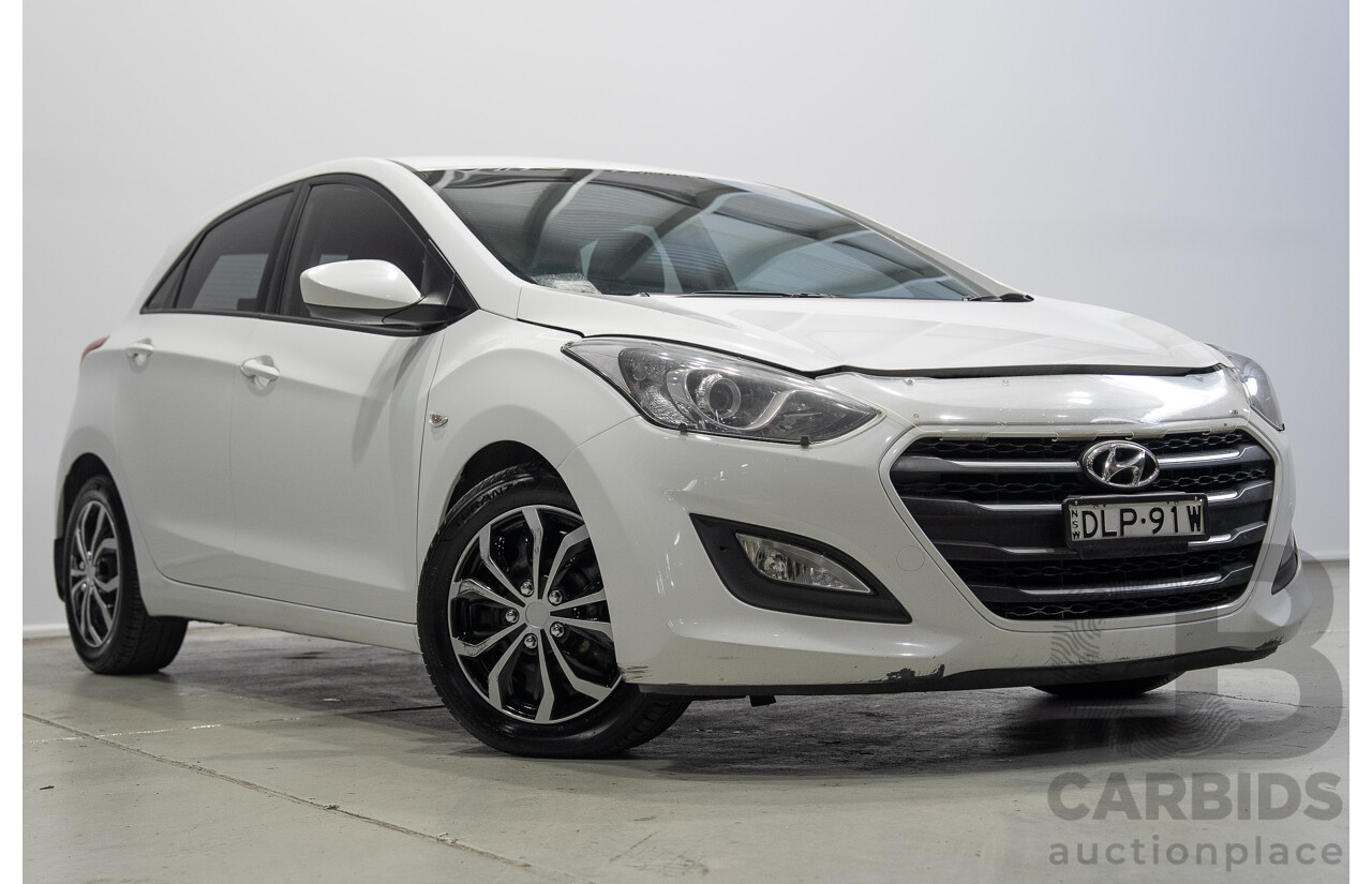 10/2016 Hyundai I30 Active CRDi GD4 Series 2 5d Hatchback White Turbo Diesel 1.6L