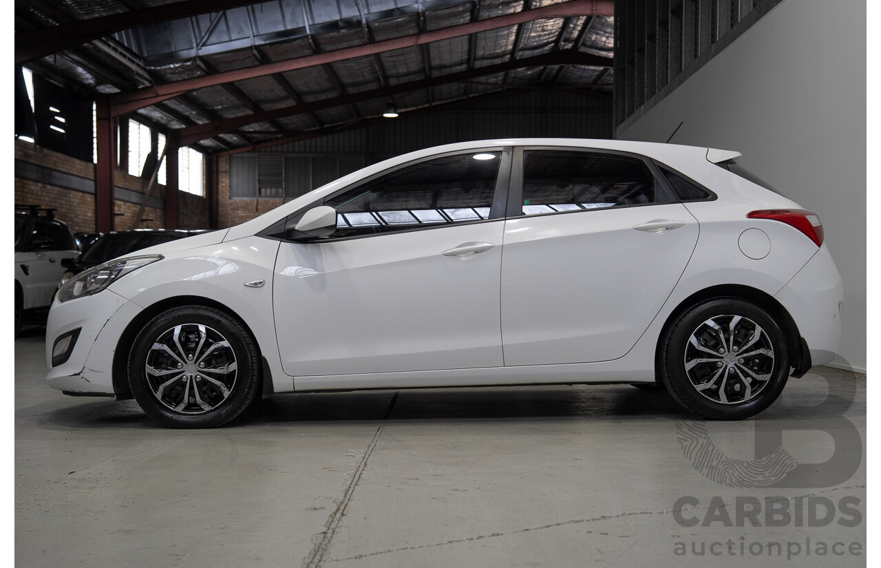 10/2016 Hyundai I30 Active CRDi GD4 Series 2 5d Hatchback White Turbo Diesel 1.6L