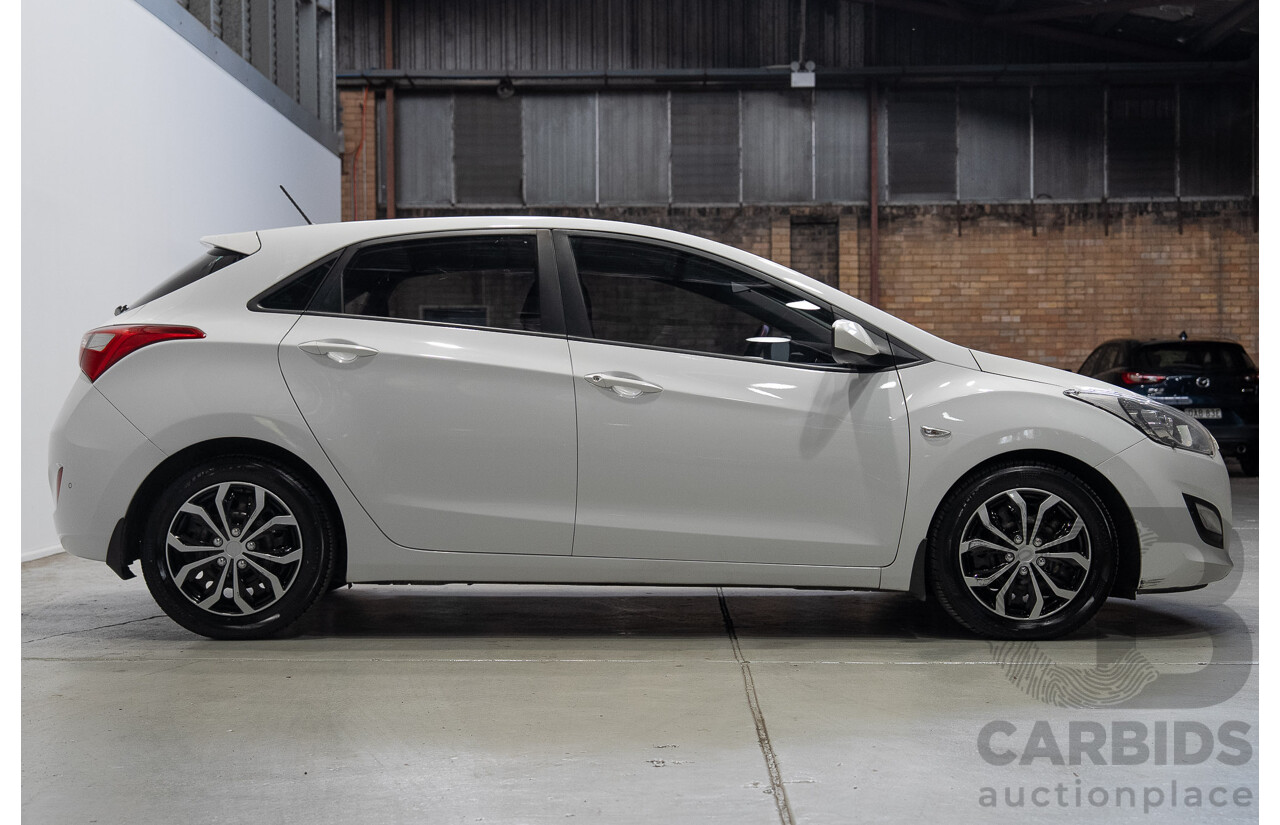 10/2016 Hyundai I30 Active CRDi GD4 Series 2 5d Hatchback White Turbo Diesel 1.6L
