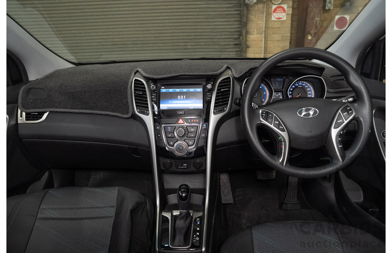 10/2016 Hyundai I30 Active CRDi GD4 Series 2 5d Hatchback White Turbo Diesel 1.6L