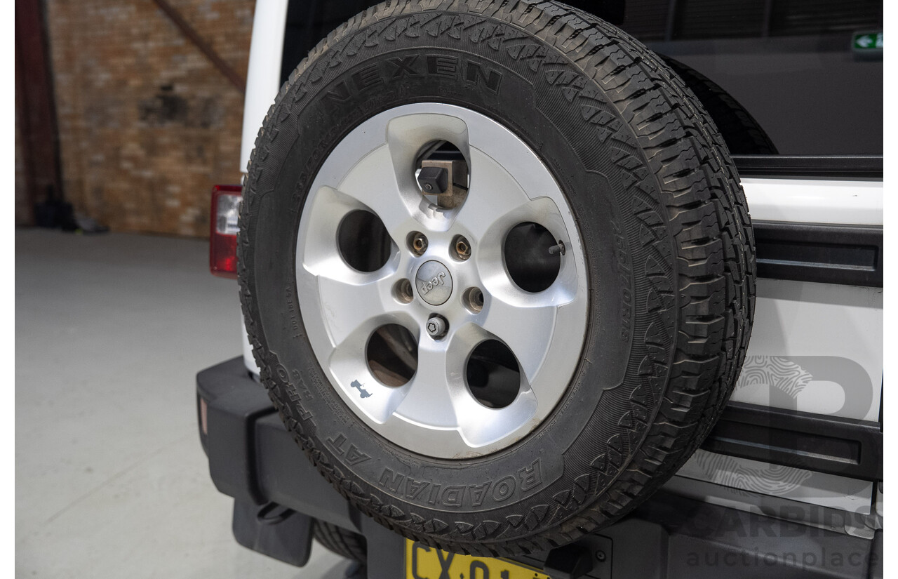 4/2013 Jeep Wrangler Unlimited Overland JK MY13 4d Hardtop White V6 3.6L