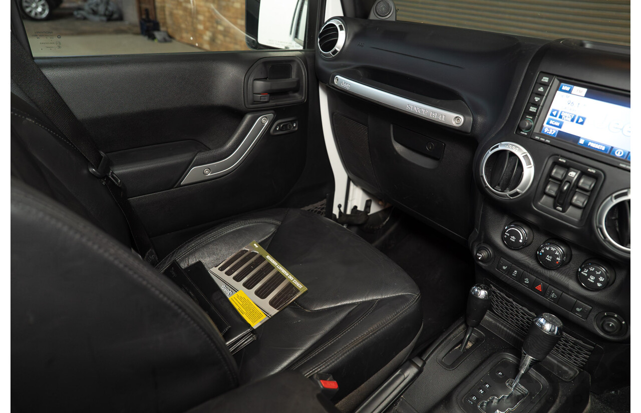 4/2013 Jeep Wrangler Unlimited Overland JK MY13 4d Hardtop White V6 3.6L