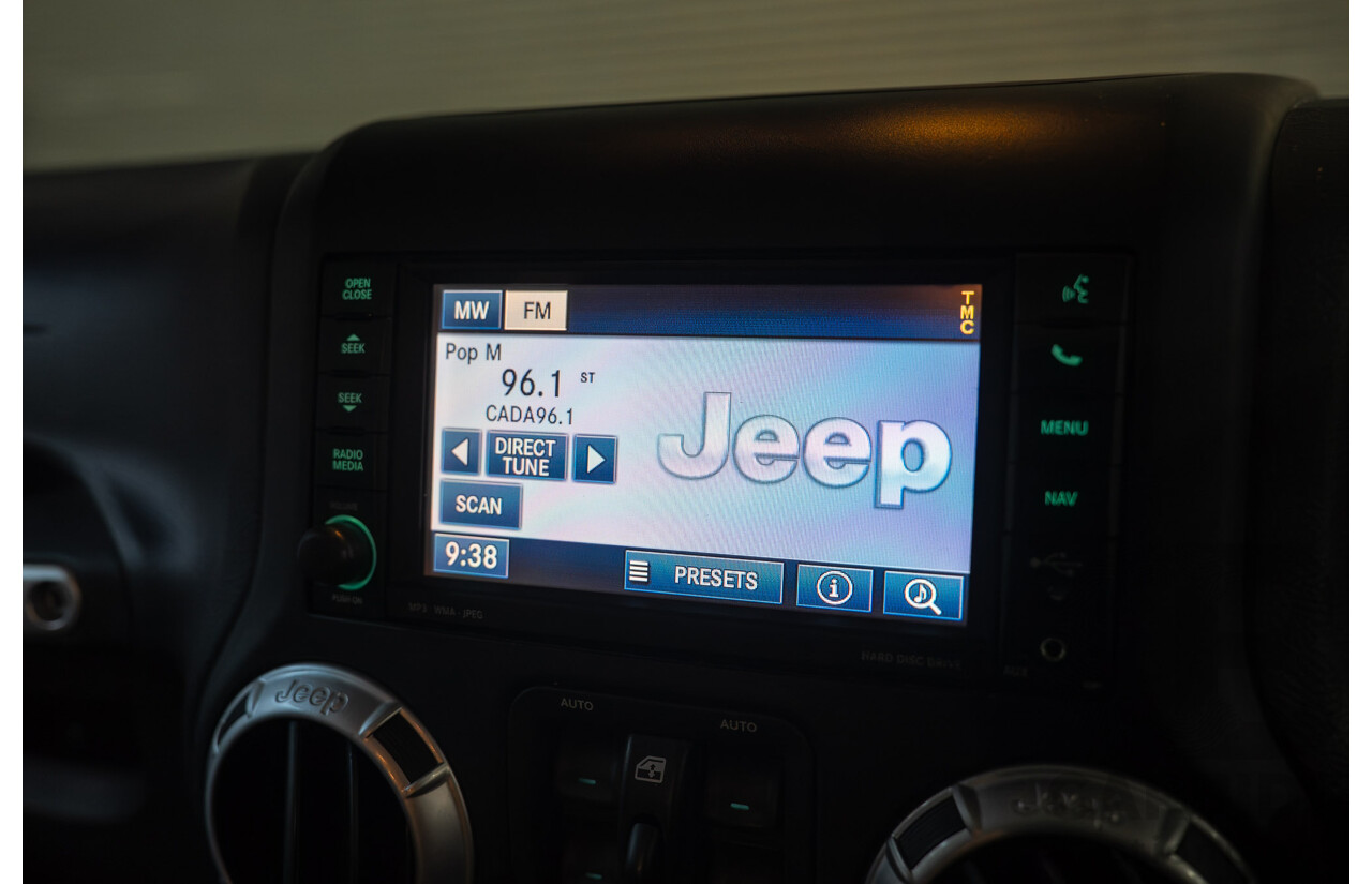 4/2013 Jeep Wrangler Unlimited Overland JK MY13 4d Hardtop White V6 3.6L