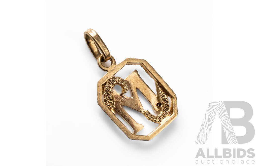 9ct Yellow Gold & Diamond Pendant