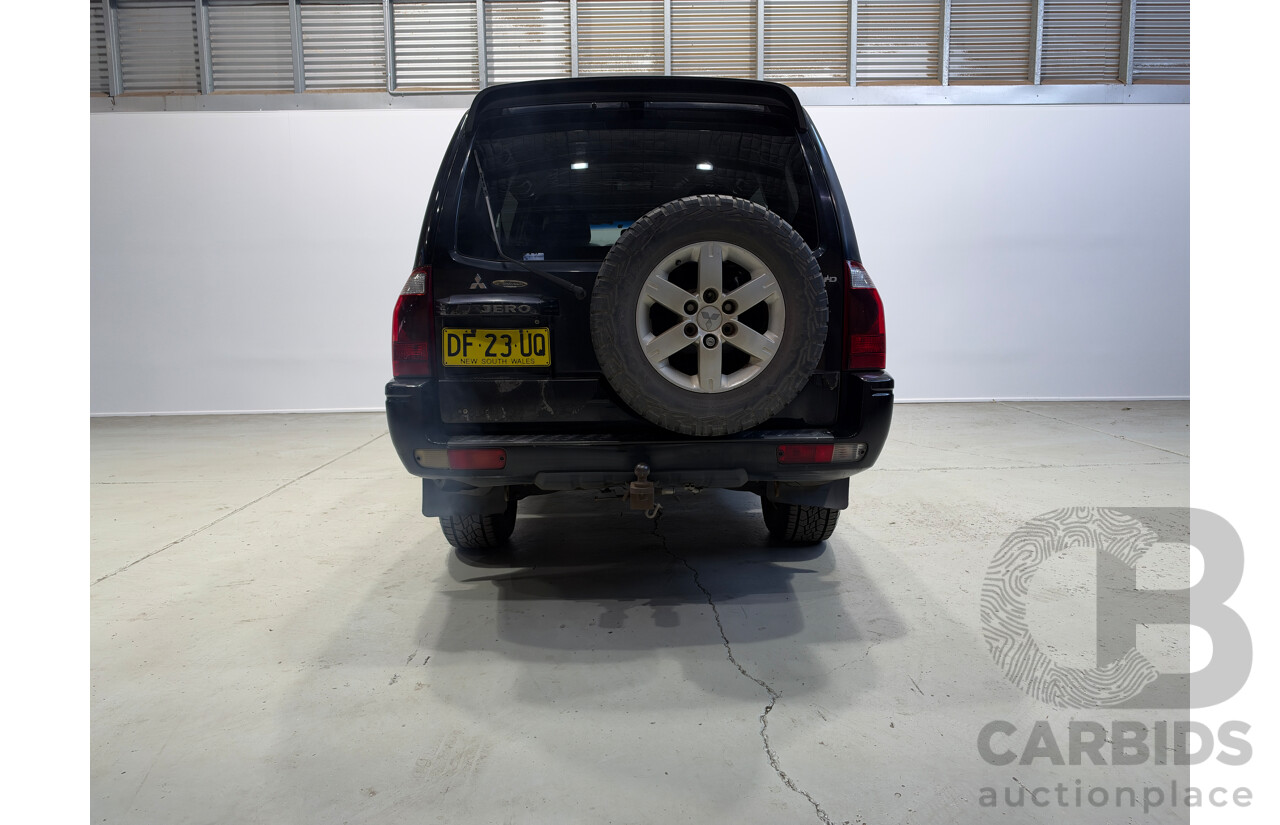 10/2005 Mitsubishi Pajero GLS LWB (4x4) NP MY06 4d Wagon Black 3.2L