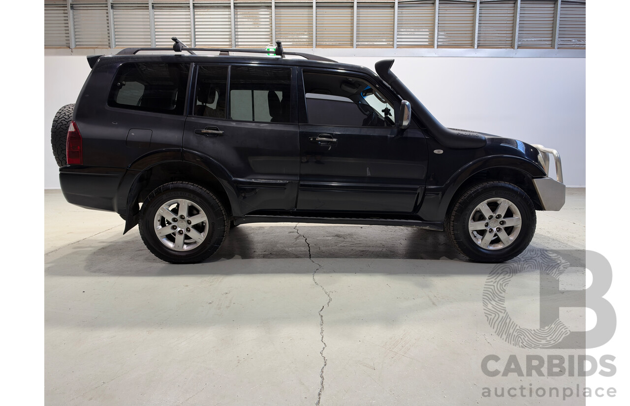 10/2005 Mitsubishi Pajero GLS LWB (4x4) NP MY06 4d Wagon Black 3.2L