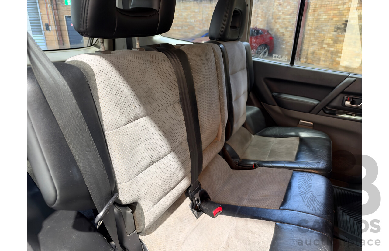 10/2005 Mitsubishi Pajero GLS LWB (4x4) NP MY06 4d Wagon Black 3.2L